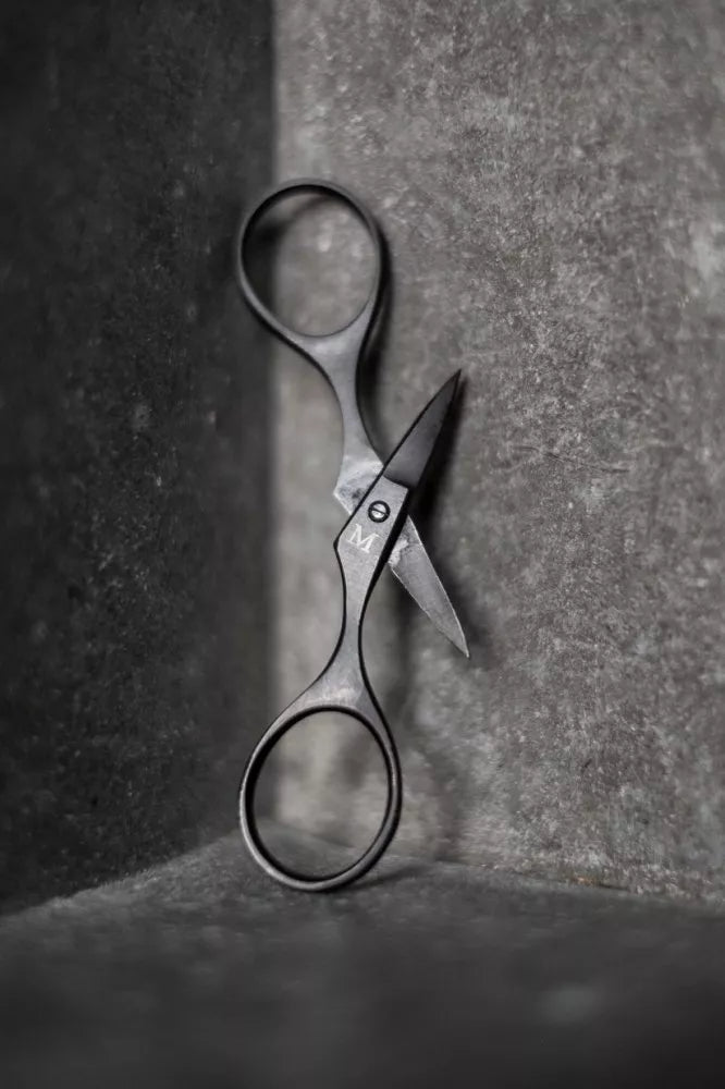 Merchant & Mills Baby Bow Scissors 6.75cm black steel for precise thread snipping