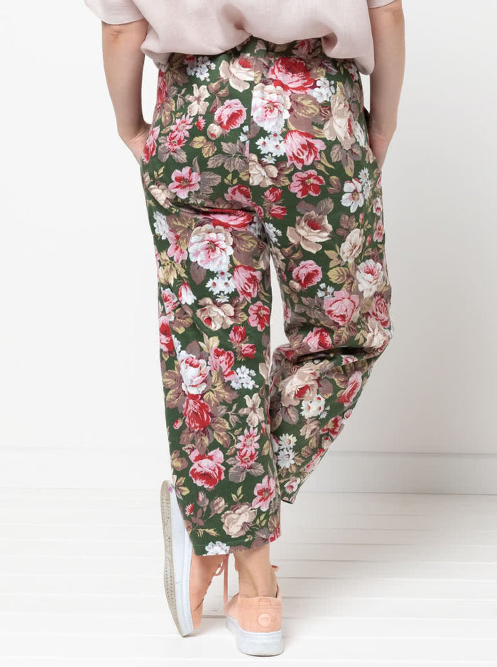 Front view of Bob Woven Pant Sewing Pattern – Balloon-shaped pants with elastic waistband and inseam pockets.