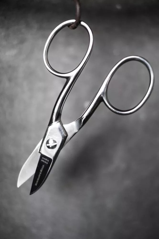 Merchant & Mills Buttonhole Scissors with short blades for precise, neat buttonholes