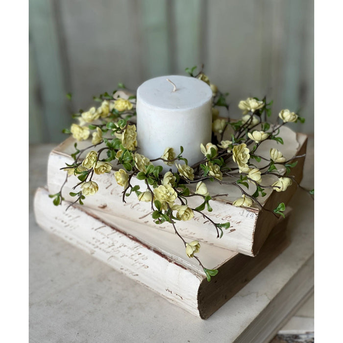Cream Quince Blooms Candle Ring - Primitive Star Quilt Shop