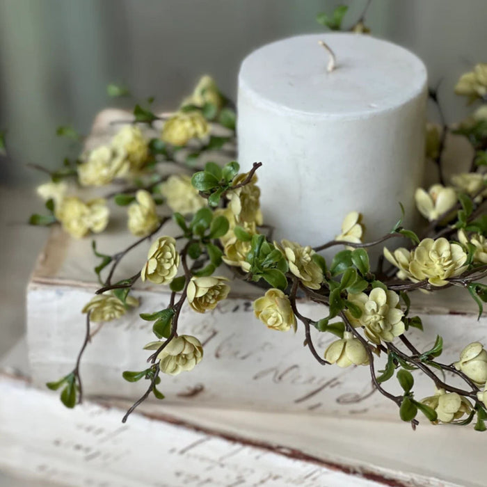 Cream Quince Blooms Candle Ring - Primitive Star Quilt Shop