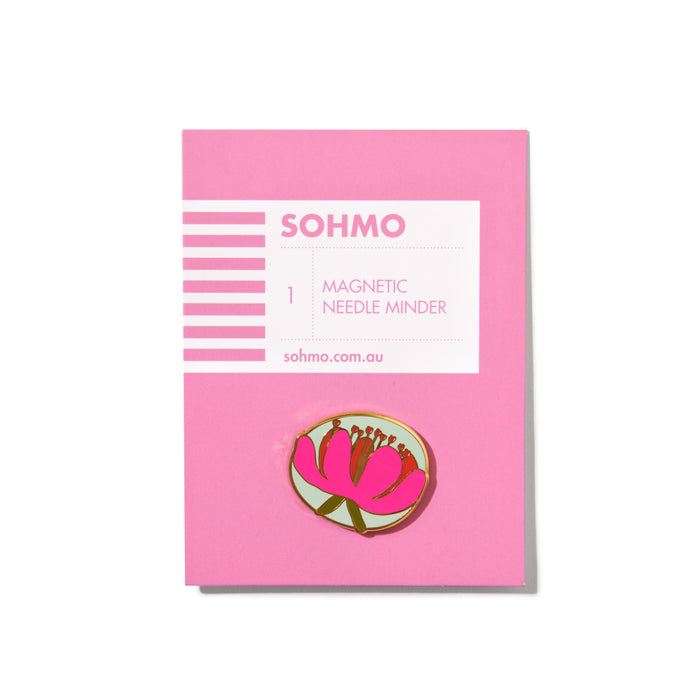 Pink packaging with SOHMO branding and a magnetic needle minder on a white background