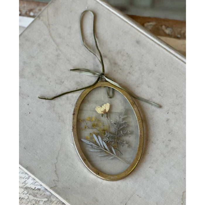 Pressed Cream Meadow Flower Oval Ornament - Primitive Star Quilt Shop