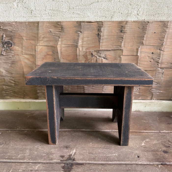 Primitive Wood Bench Riser with Color Options Black- Primitive Star Quilt Shop