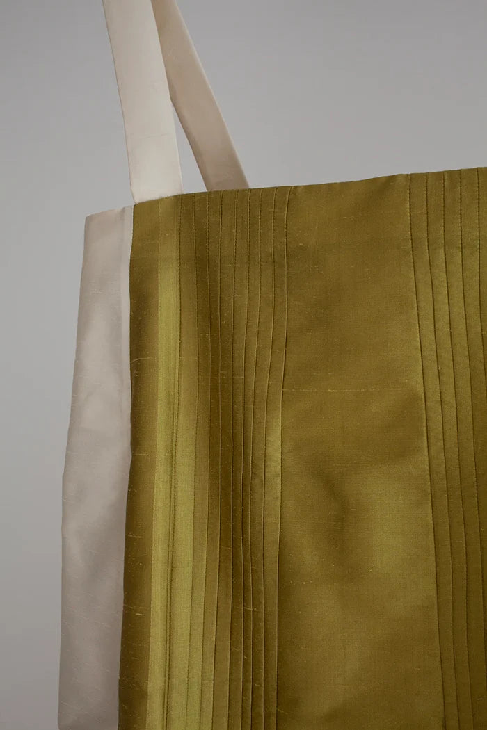 Sienna Dress Sewing Pattern - Intermediate Level - Featuring Pintucks, French Seams, and Invisible Zip Details, Suitable for Linen and Silk Fabrics, Sizes 4-28