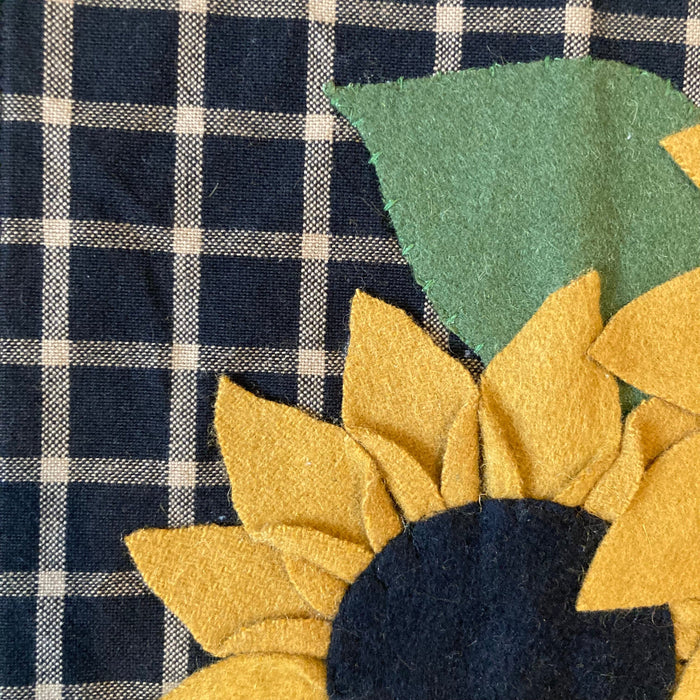 Sunflowers Wall Hanging - Primitive Star Quilt Shop